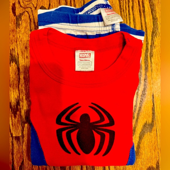Hanna Andersson EUC Sz 5 Marvel Red Spider Logo Pajama short-set - Picture 3 of 3
